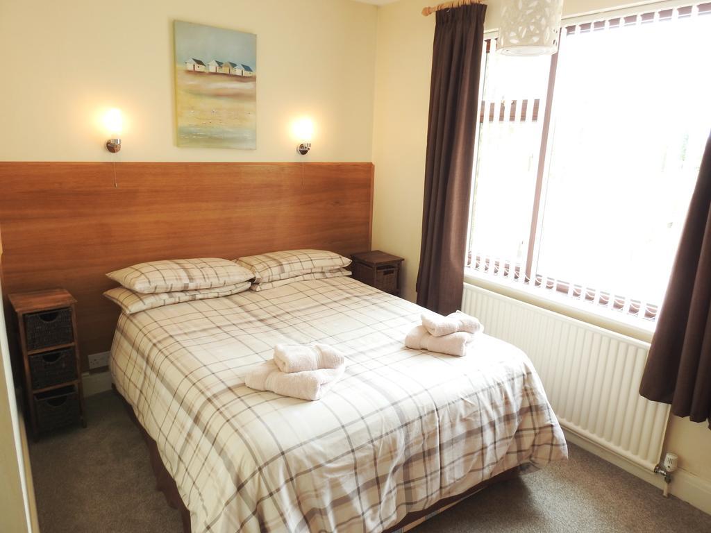 Cherish End Guest House Дънстейбъл Екстериор снимка