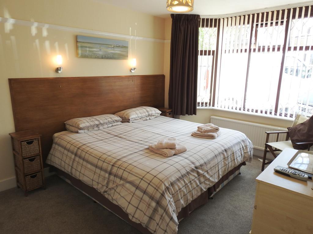 Cherish End Guest House Дънстейбъл Екстериор снимка