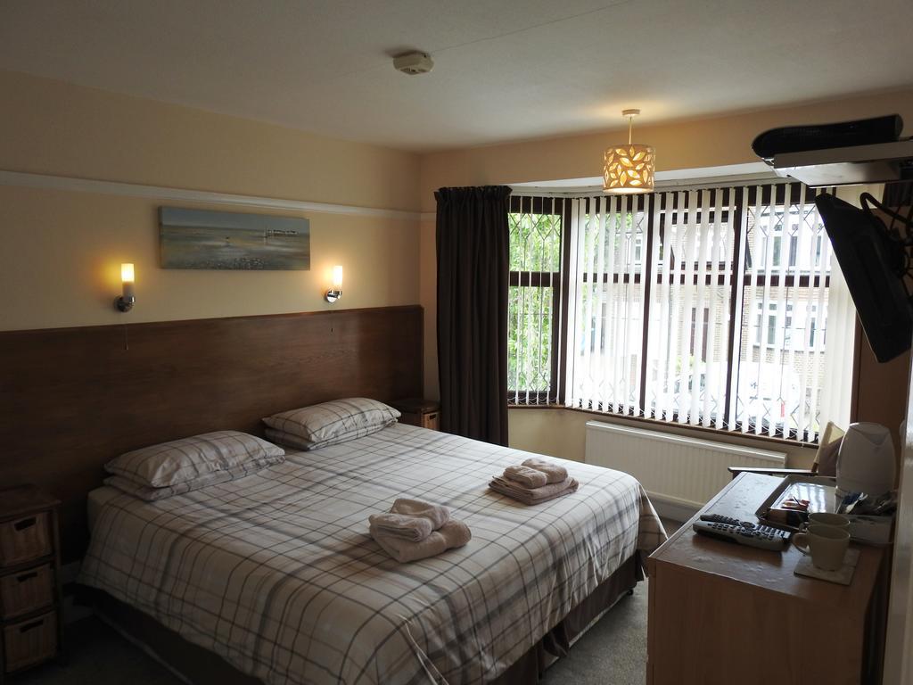 Cherish End Guest House Дънстейбъл Екстериор снимка